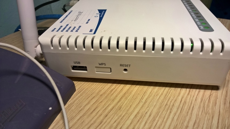 Reset cứng trực tiếp trên modem VNPT