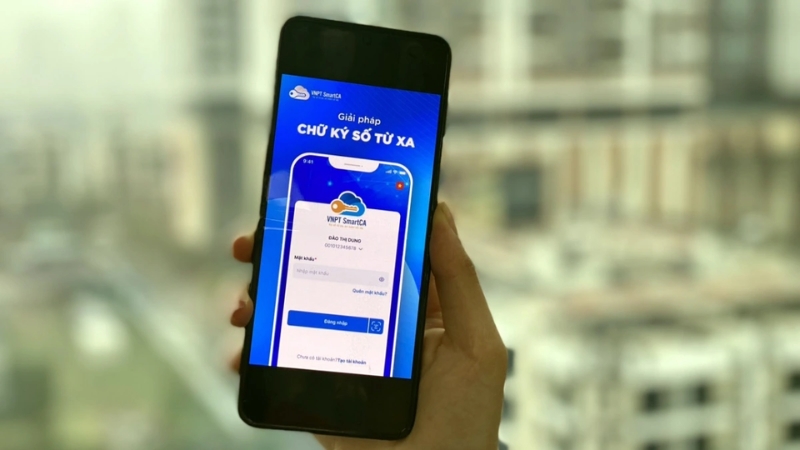 Người dùng mở phần mềm chữ ký số VNPT và đăng nhập bằng mã PIN để thực hiện ký số